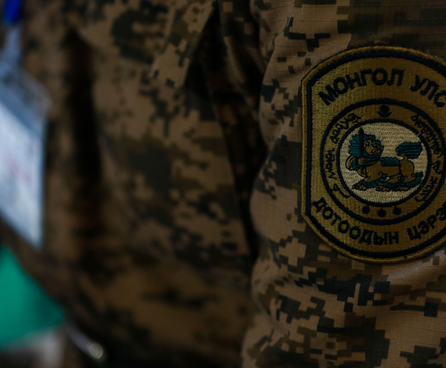 Аюултай ачаа тээвэрлэж явсан жолооч, Дотоодын цэргийн албан хаагч хоёр машинтайгаа онхолдож нас баржээ